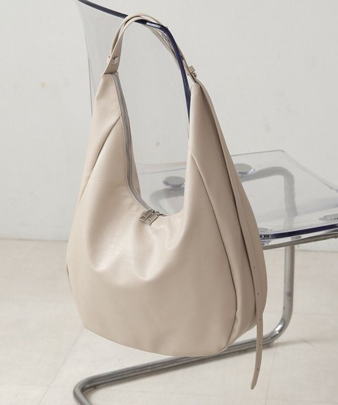 日本 Bab - 俐落雙拉鍊彎月形質感肩背包-黑