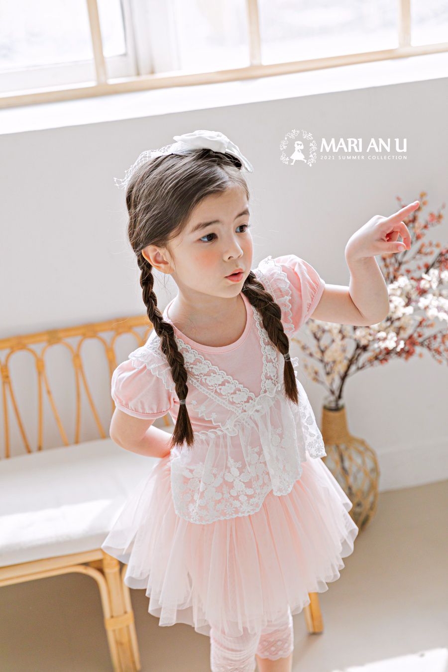 韓國 mari an u - V領蕾絲花朵假背心上衣-粉紅