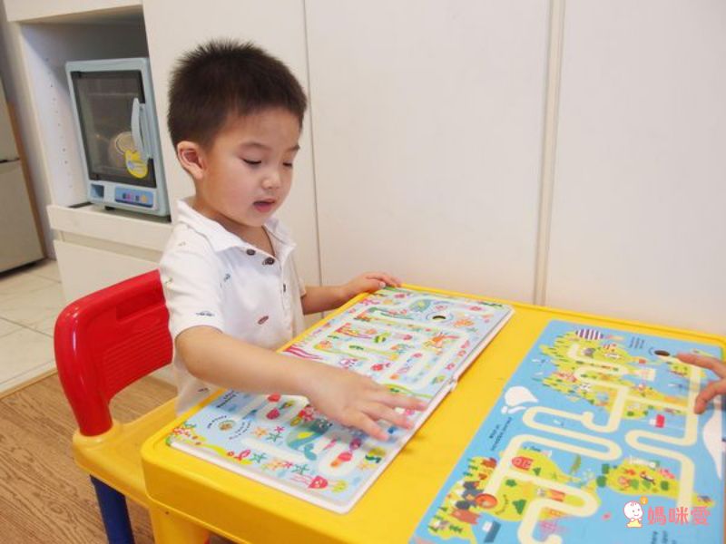 英文操作書特輯♚ 寶貝從小接觸英文的好法寶，英國童謠有聲書♬