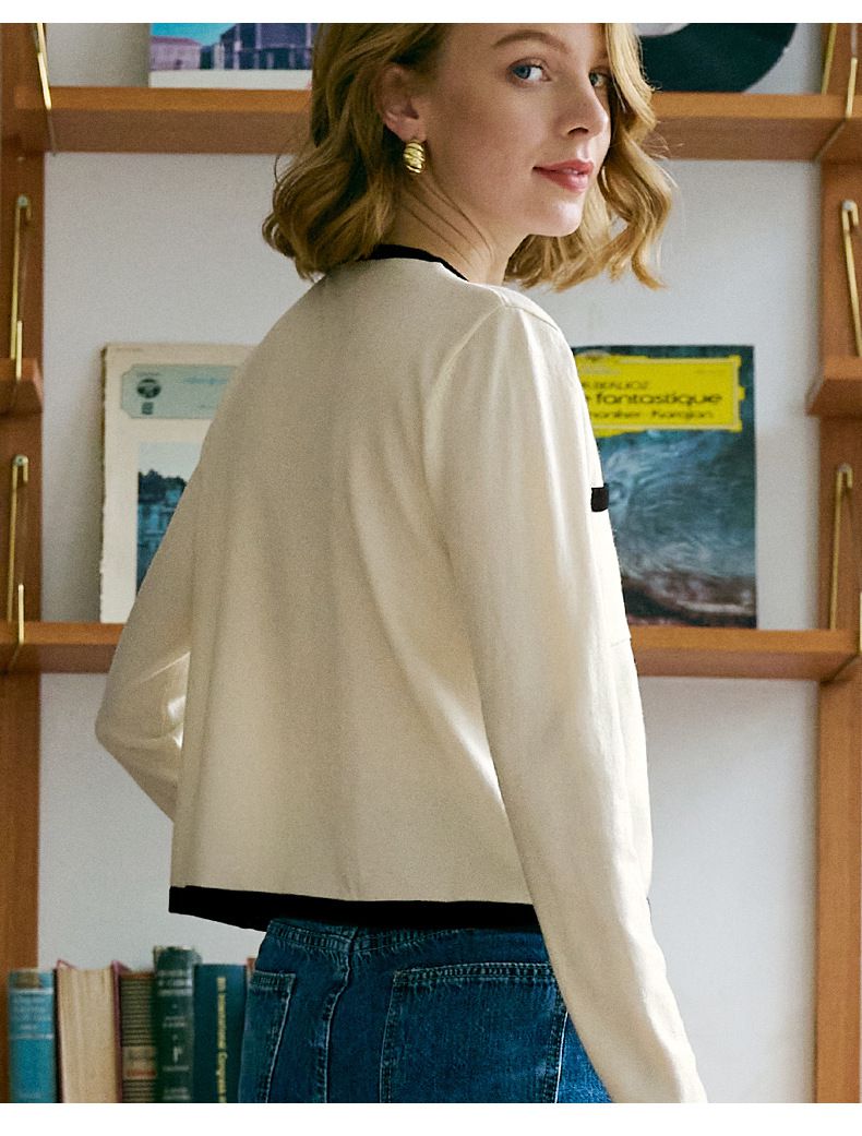撞色設計感針織上衣-米白色