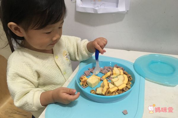 一轉即扣！吸力超強不打翻【瑞典 TwistShake 餐盤】