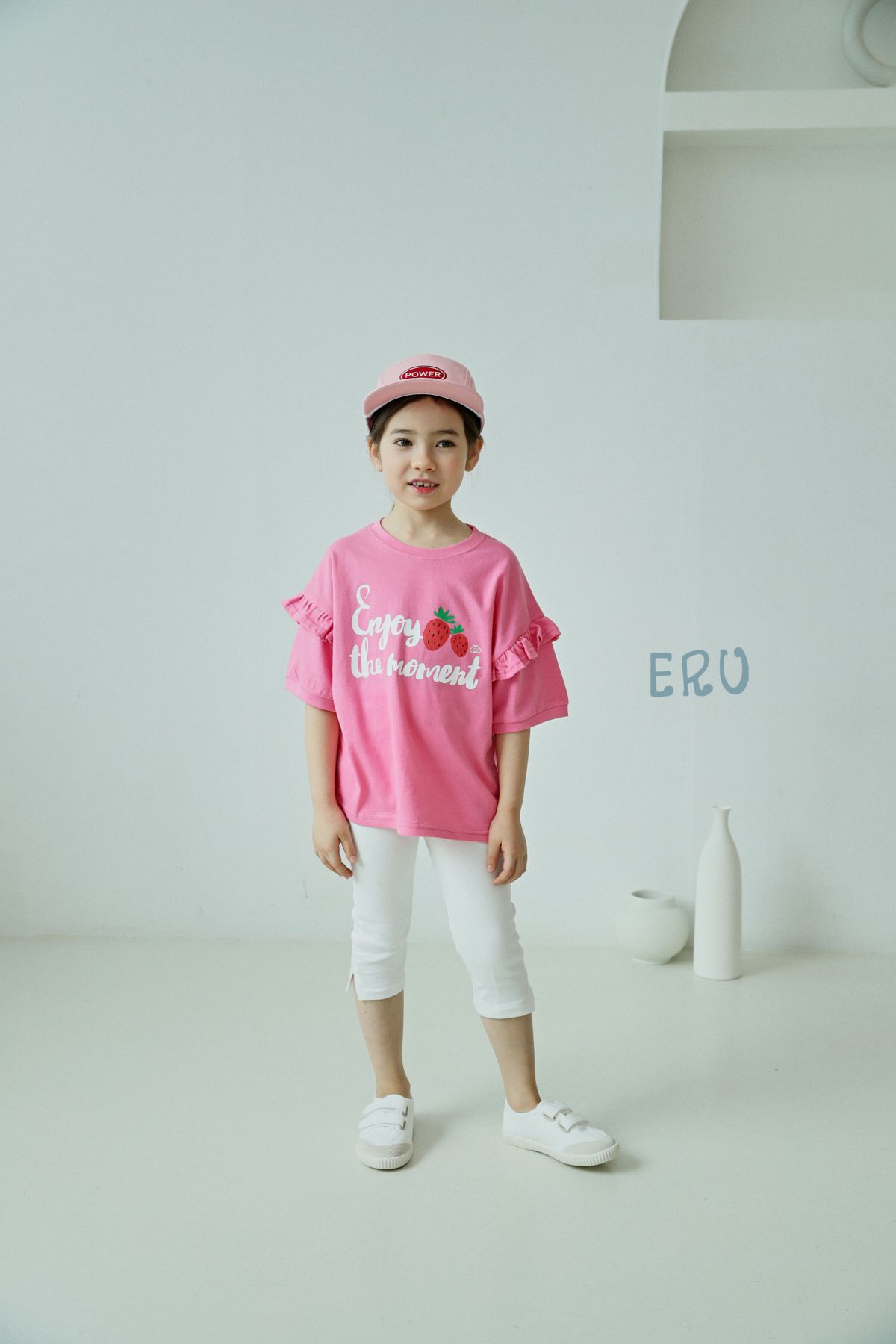 韓國 ERU - 荷葉裝飾袖草莓印花T-淺粉