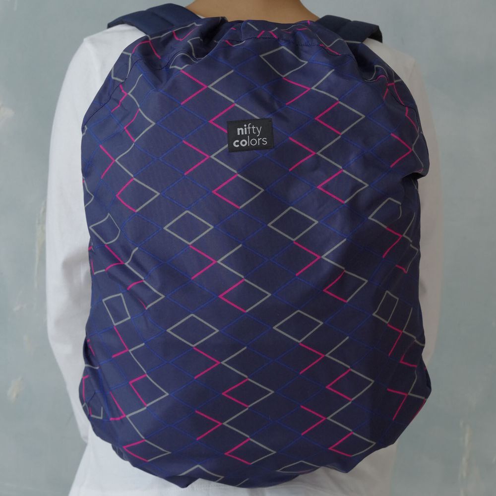 日本 nifty colors - 輕量防潑水背包雨衣/防水套-菱格線條-深藍 (20~30L背包適用)