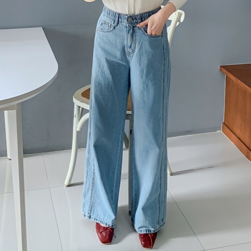 EDITION 彈性腰拼接切線感丹寧直筒寬褲-淺藍