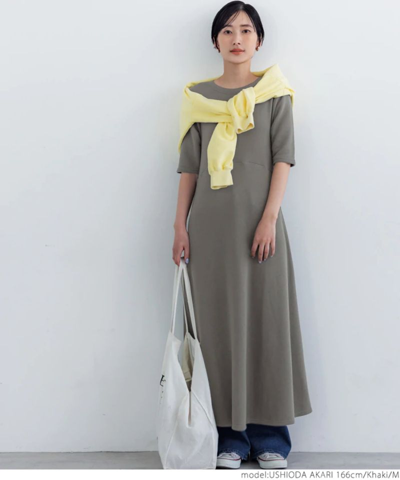 日本 COCA - 修身素面A字裙襬五分袖洋裝-墨綠