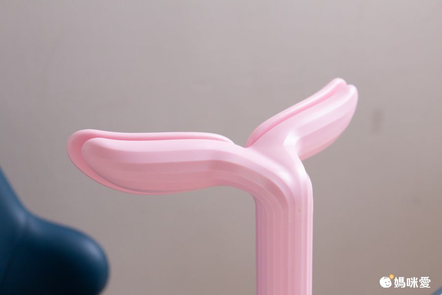 兒童防駝背坐姿桌面支架-淡粉色 (長20.8x高19x寬7.38cm)