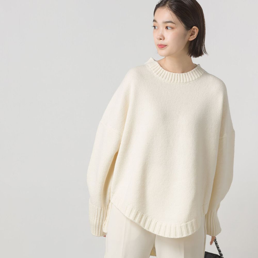 日本 OMNES - 24%羊毛混紡 圓弧衣襬修身毛衣-米