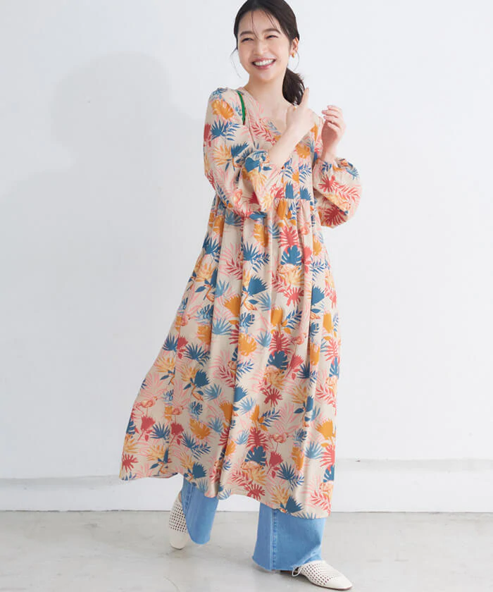 日本 COCA - 夏日風情V領長袖洋裝-繽紛葉子-米杏