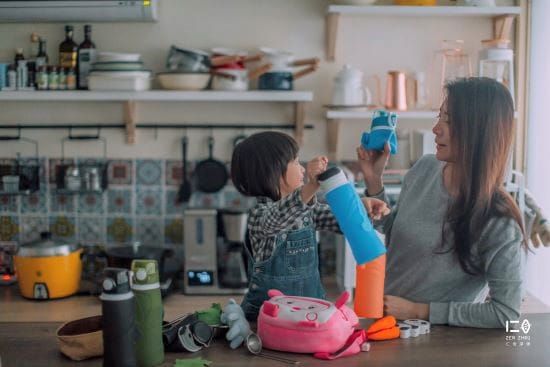 仁舟淨塑 - 【媽咪愛獨家組】無痕野餐全系列-四件組-矽密盒2.0長方藍矽龜1200ml*1+矽密袋2.0-1000ml*1+蜂蠟保鮮布超好蓋天空藍L*1+捲捲矽水瓶750ml*1