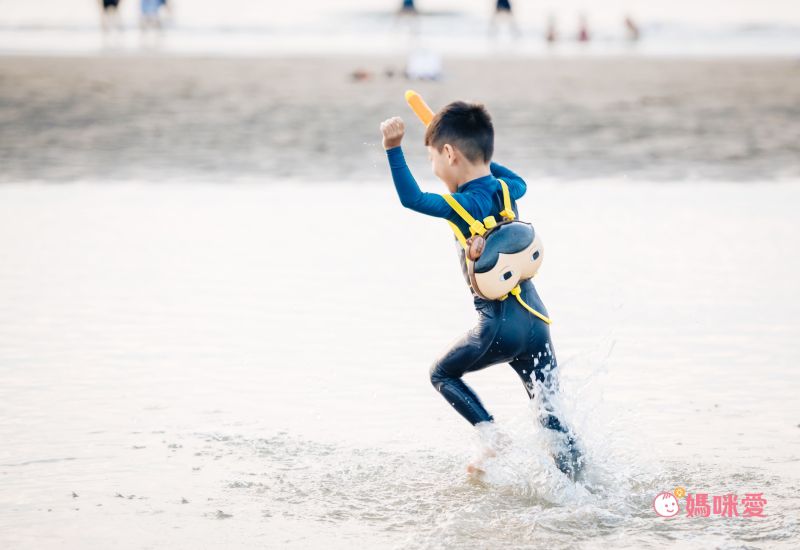 韓國 Winnie Connie - 屁屁偵探後背式水槍 (適用:3-8歲)