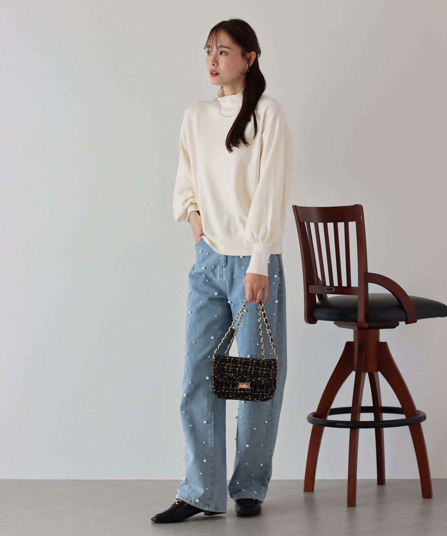 日本 BLUE EAST - 心機珍珠高領收袖針織長袖上衣-藍