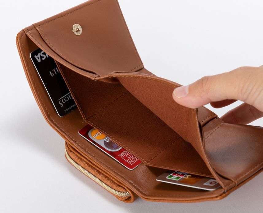 日本 ALTROSE - H型金屬釦短皮夾-焦糖棕 (10.5x8.5x4cm)