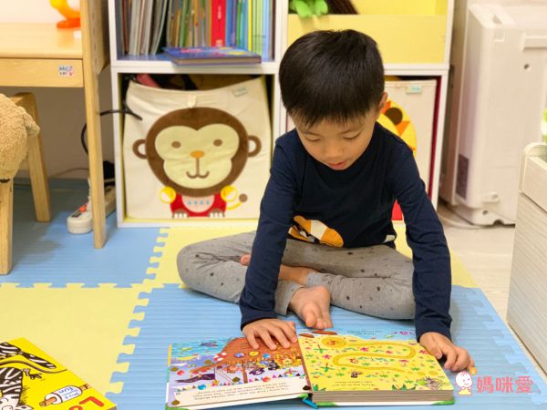 孩子超愛音效書單本160元❤ 1歲起英文遊戲操作書！玩到跟著節奏搖擺囉♫