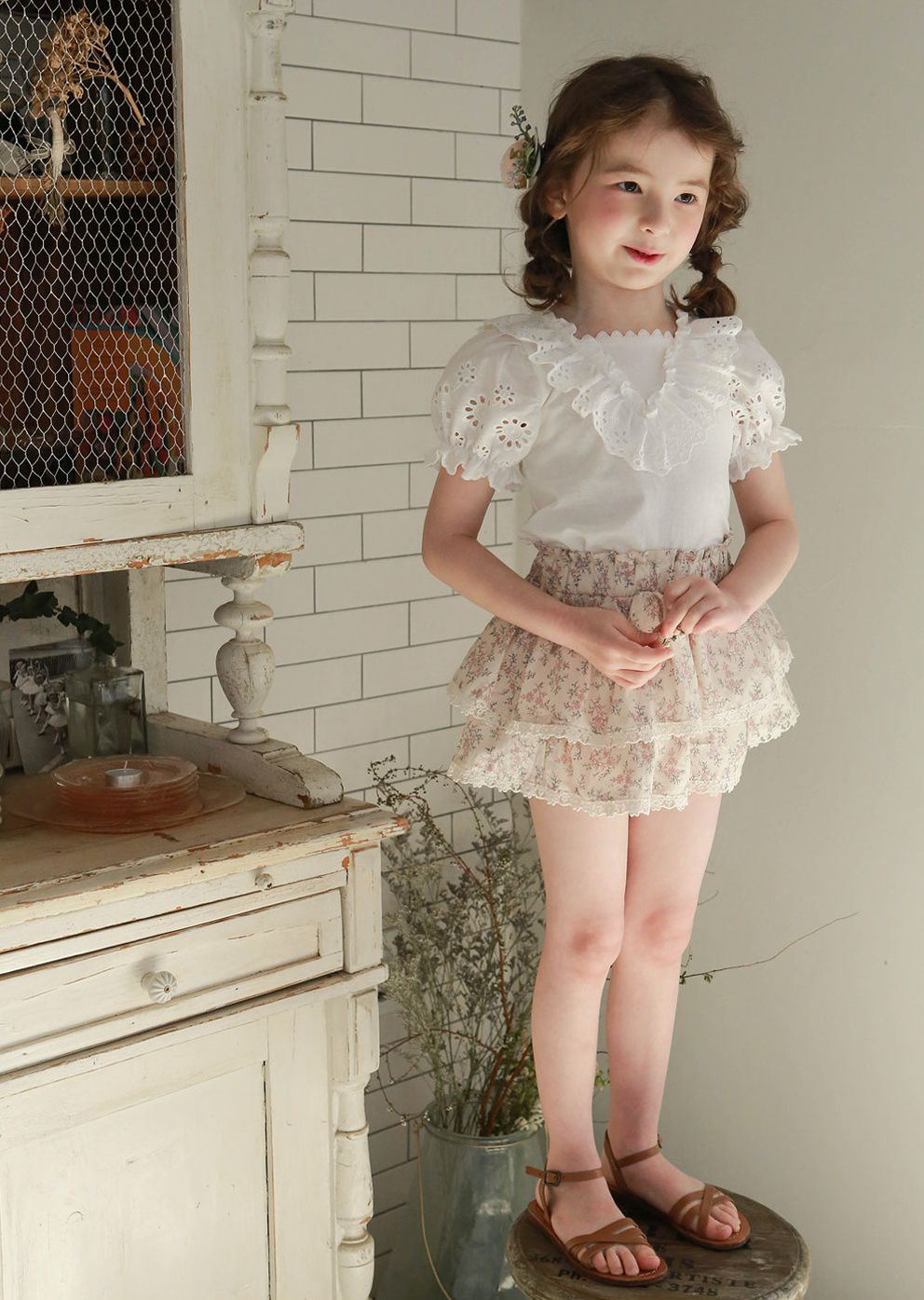 韓國 PuellaFLO - V字荷葉鏤空公主袖上衣-象牙白