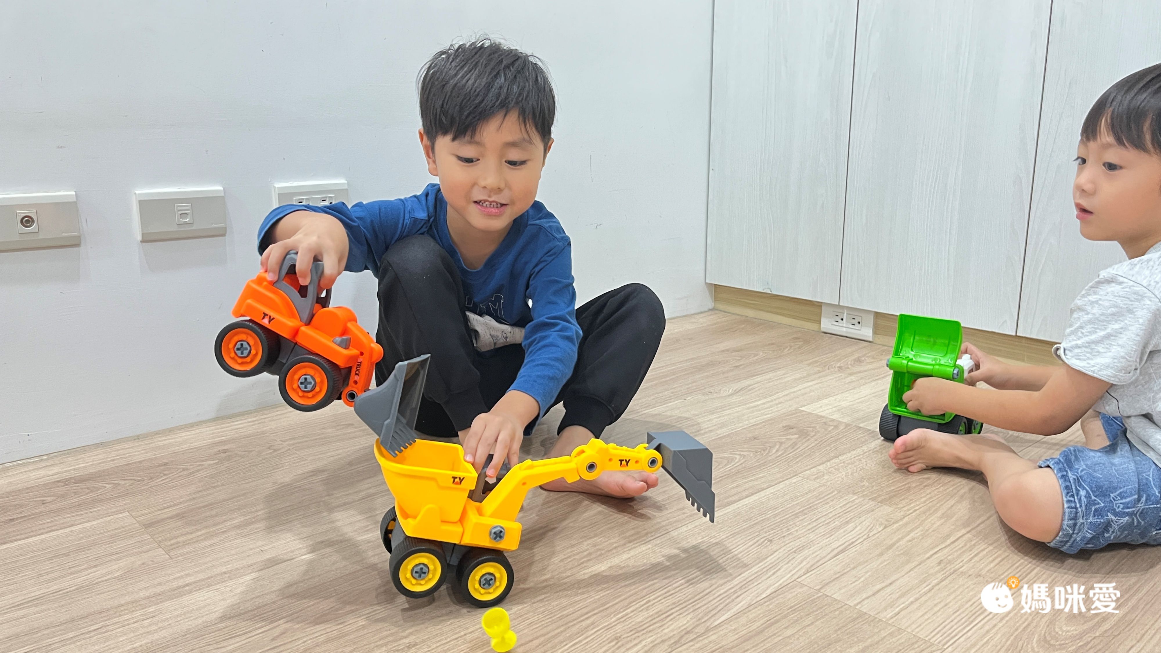 DIY組裝車車【小小家】手提貨櫃車家家酒Ｘ工程車