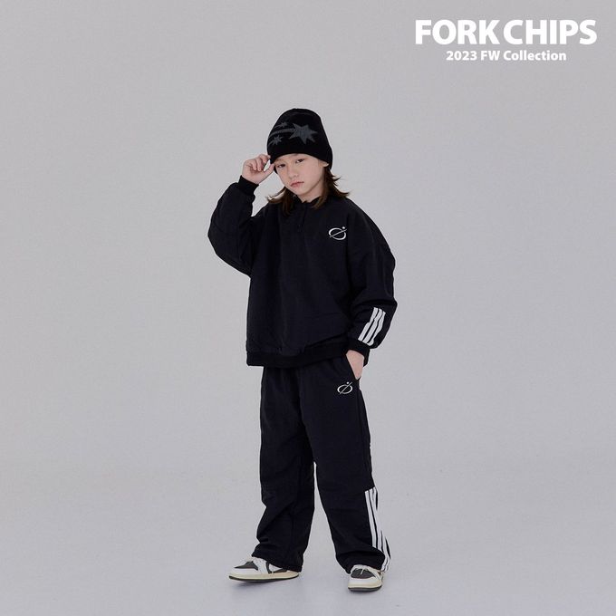 韓國 FORK CHIPS - 鬆緊腰穿越星星防風休閒長褲-黑