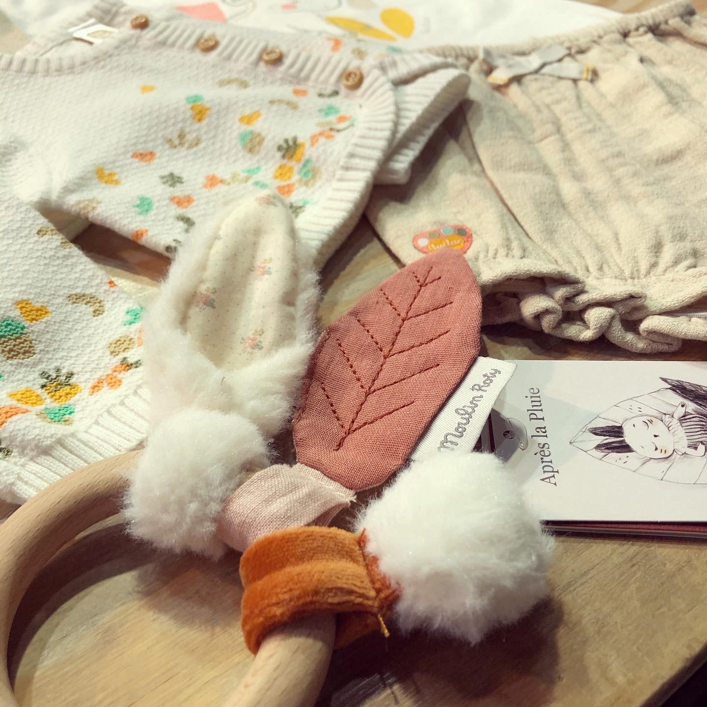 Moulin Roty - 兔耳音樂手搖鈴