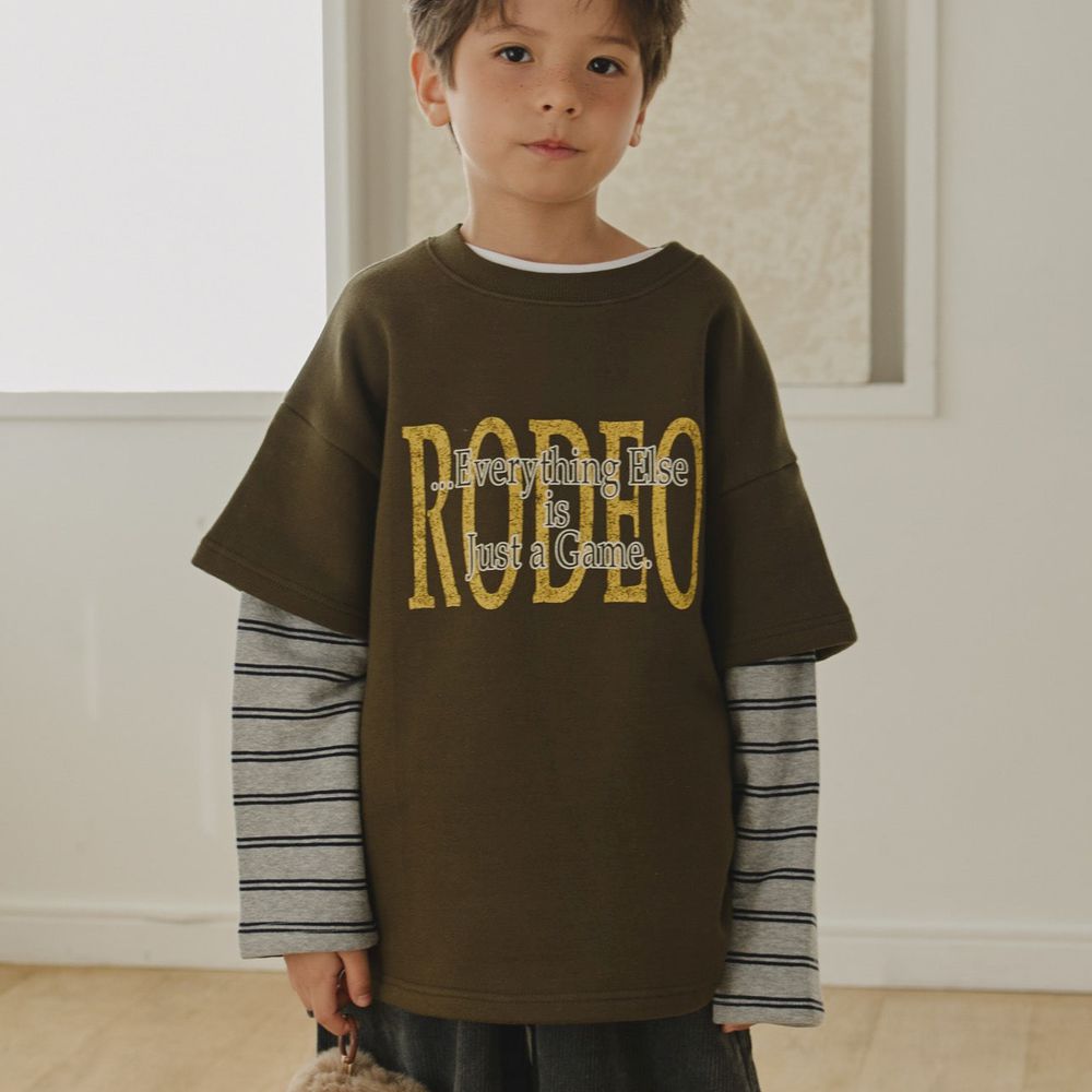 HIKIKI (內磨毛)復古刷色文字假兩件長袖上衣-軍綠X灰