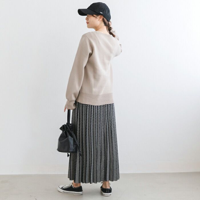 日本 ihuu - 百搭圓領印花針織上衣-深藍