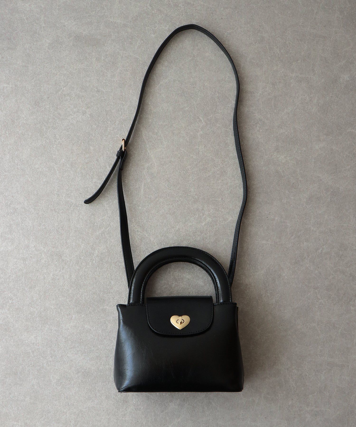 日本 BLUE EAST - 2WAY愛心金釦皮革肩背包-黑