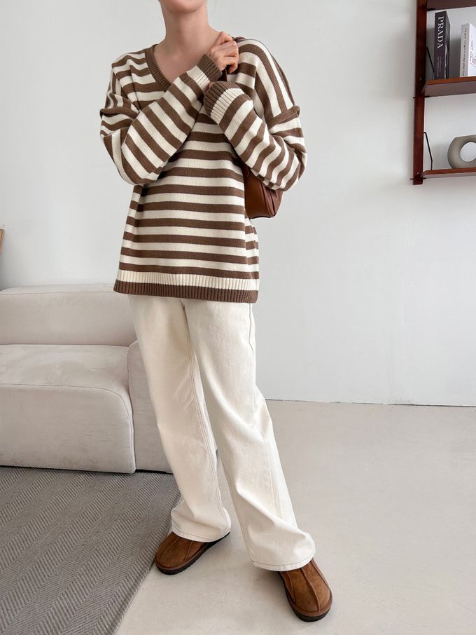 韓國女裝連線 - 休閒落肩V領橫紋針織上衣-咖啡 (FREE)