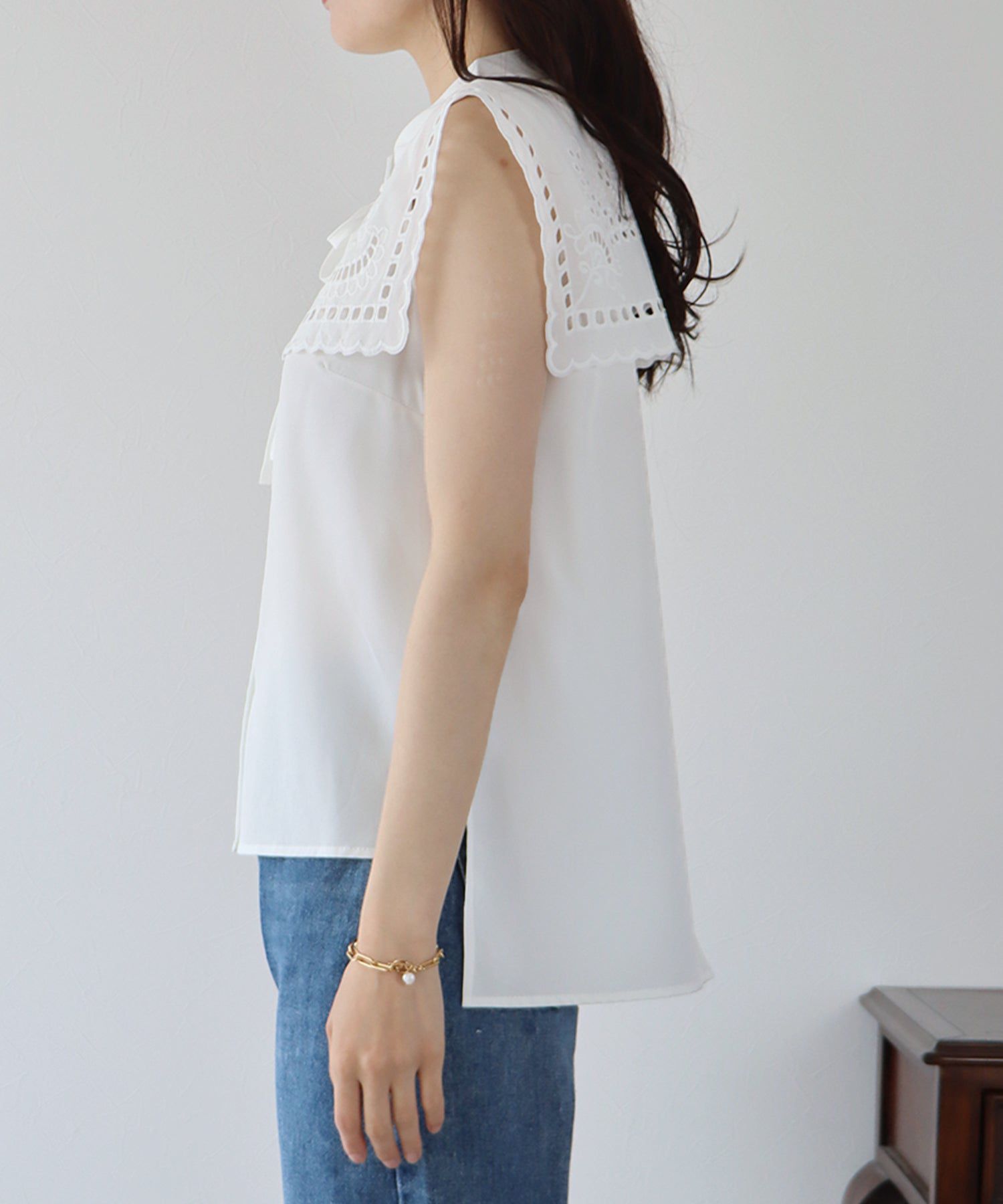 日本 BLUE EAST - 甜美蕾絲方領無袖上衣-水藍