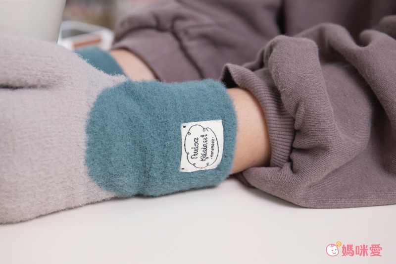 日本 AUBE - 可觸控保暖手套(大人)-杏綠