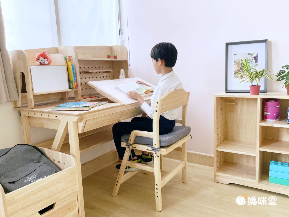 環安傢俱 - 【好好學】成長桌椅組-旗艦組(到府組裝)-(含學習桌+學習椅+創意組合架+書包櫃+側邊延伸櫃，送69*40cm霧透桌墊)-DC-402