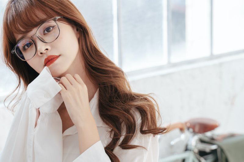 ALEGANT - 日系基本款輕量造型微透灰TR90輕量方框金屬鏡腳UV400濾藍光眼鏡