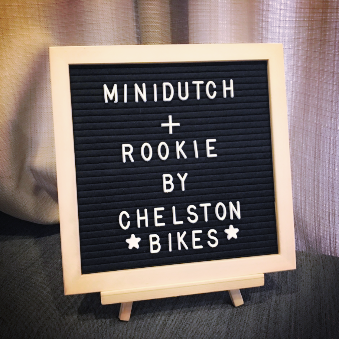 Chelston bikes - Felt Letter Board - 松木字母毛氈板-黑色-實木松木毛氈留言板x1,白色字母數字符號片x2,松木支架x1,字母收納袋x1