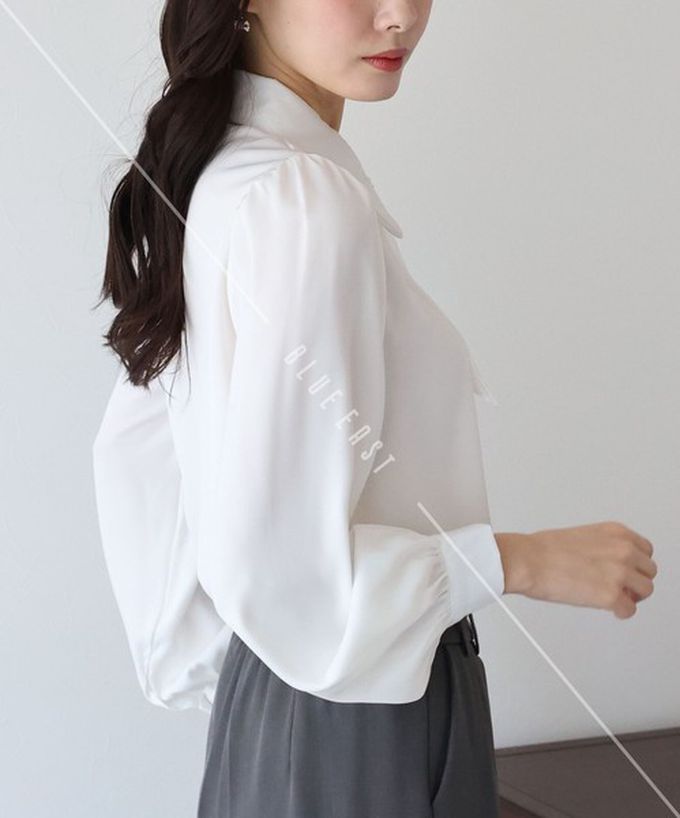 日本 BLUE EAST - 華美珍珠墜飾蝴蝶結緞面長袖襯衫-粉紅 (M)