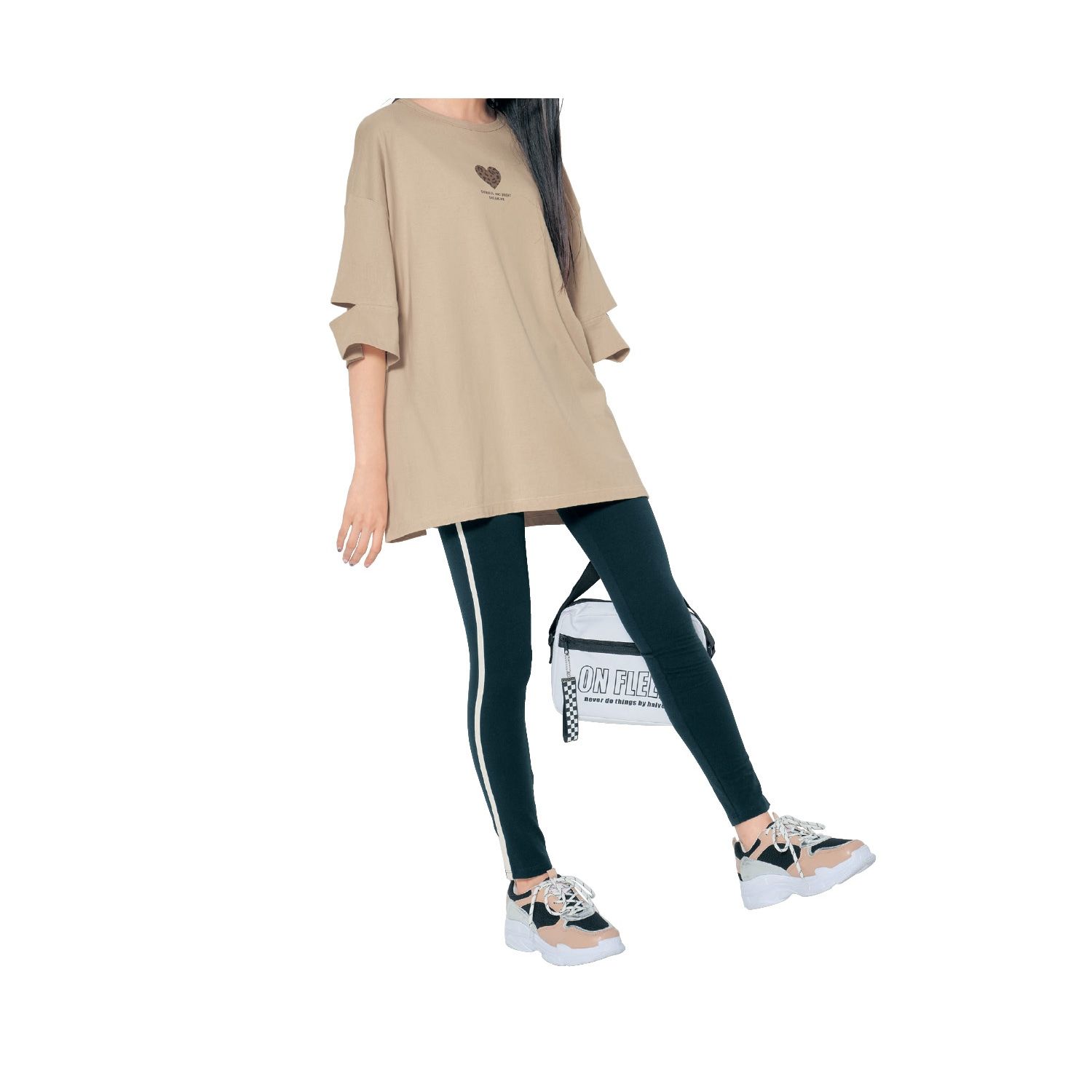 日本 Papel lapiz - 袖子開叉愛心印花寬鬆短袖上衣-米白