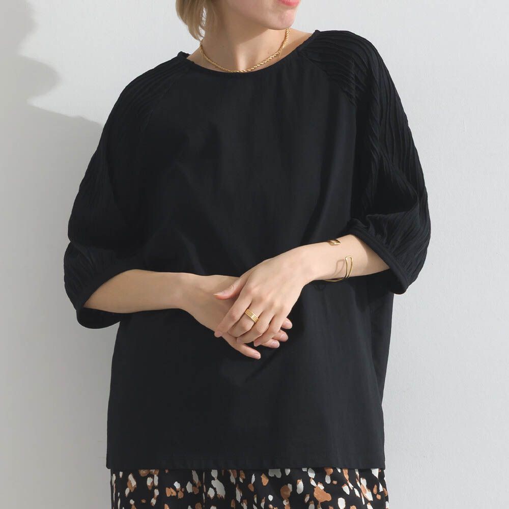優雅立體感波浪五分袖上衣-黑