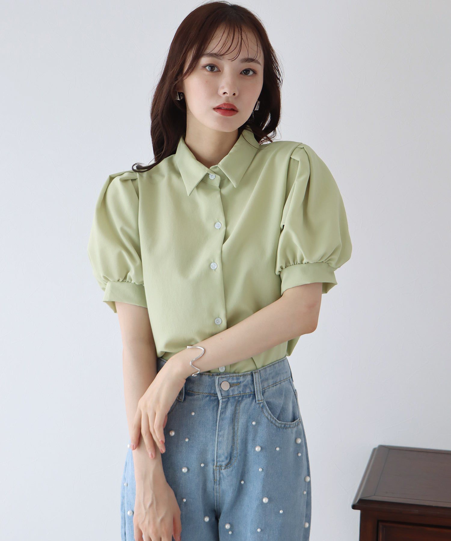 日本 BLUE EAST - 優雅百搭泡泡短袖襯衫-深藍