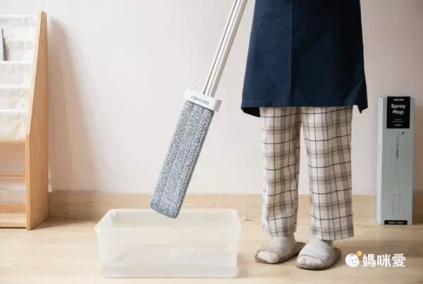 免彎腰！擠乾水分不用手【韓國 噴霧式秒收拖把】