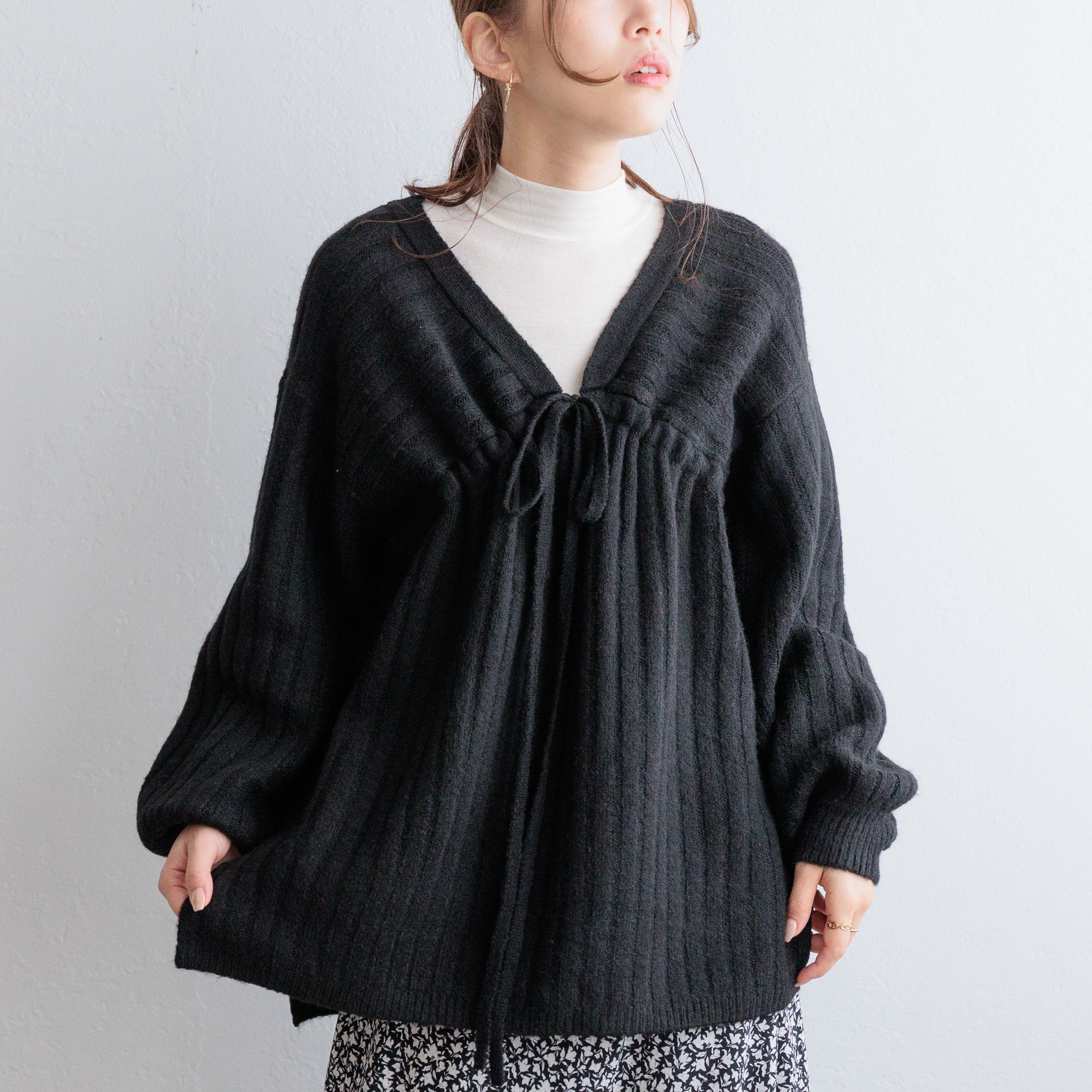 日本 ihuu - 特色綁帶V領針織毛衣-淺灰