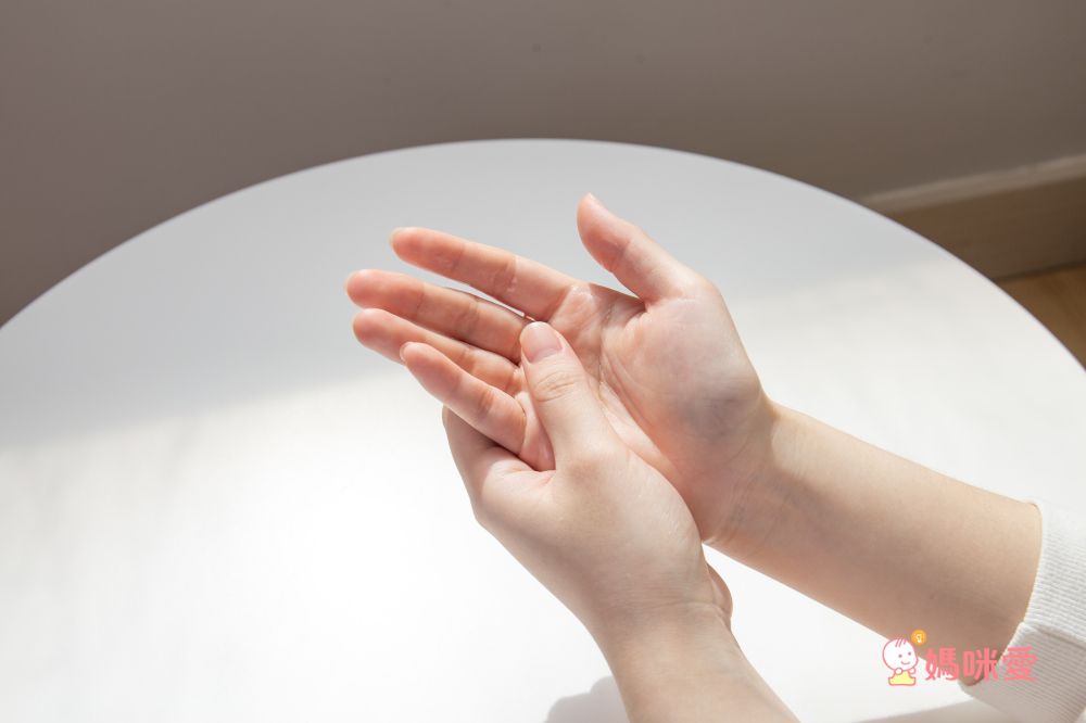 平台最便宜！韓國 酒精護手乾洗手｜添加積雪草保濕，消毒後不乾澀。