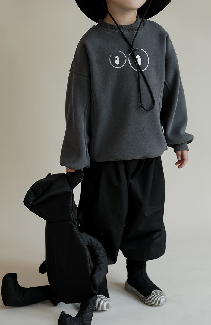 TONGMO - (加絨)圓領長袖上衣/大學T-大眼睛-黑色