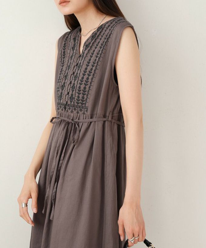 日本 Bab - 100%印度棉刺繡腰綁帶無袖洋裝-象牙