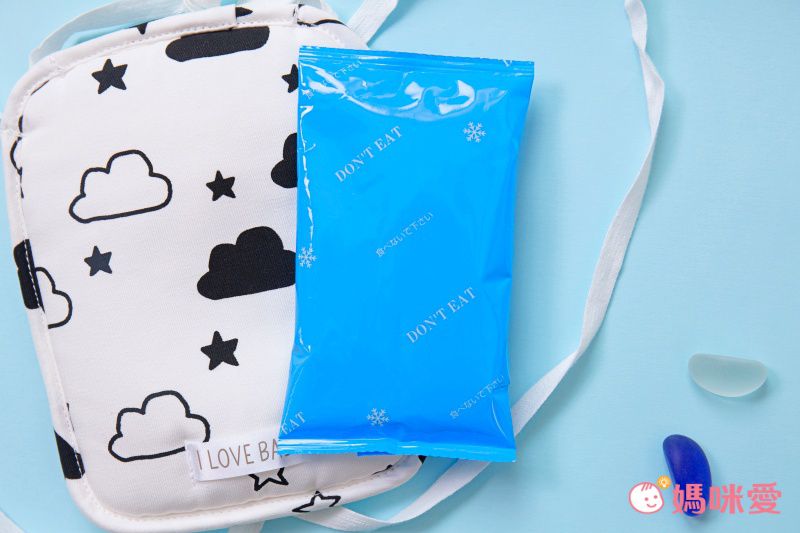 日本涼感雜貨 - 背巾/推車保冷墊 (附保冷劑/可當小背包)-黑白星星雲朵