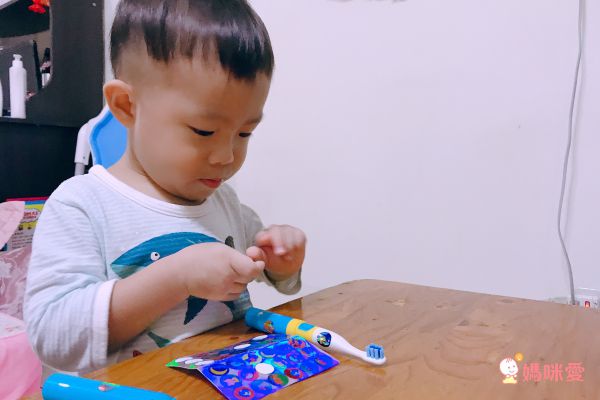  英國brush-baby 攜帶式聲波電動牙刷