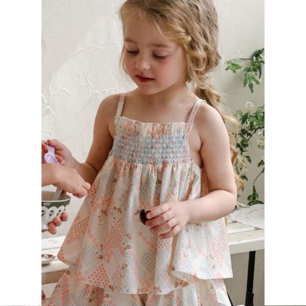 Puellaflo 繽紛花漾細肩帶背心上衣-淺黃