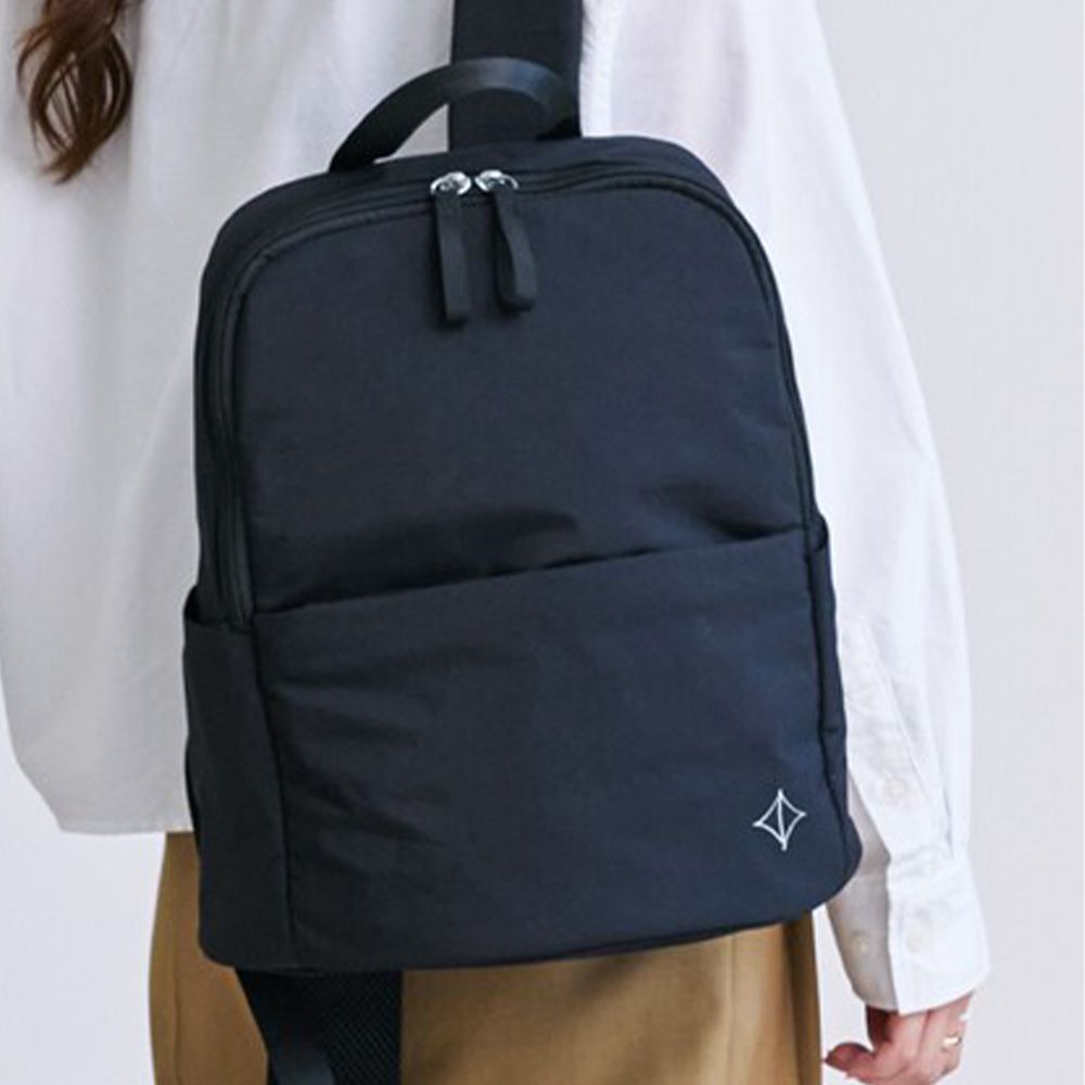 旅行系列 輕量防潑水9口袋後背包(A4)-黑