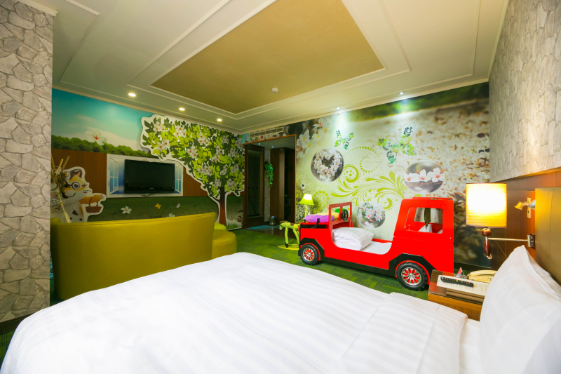 一泊一食↘３折再送四方牧場券 ꕥ 苗栗馥藝金鬱金香酒店