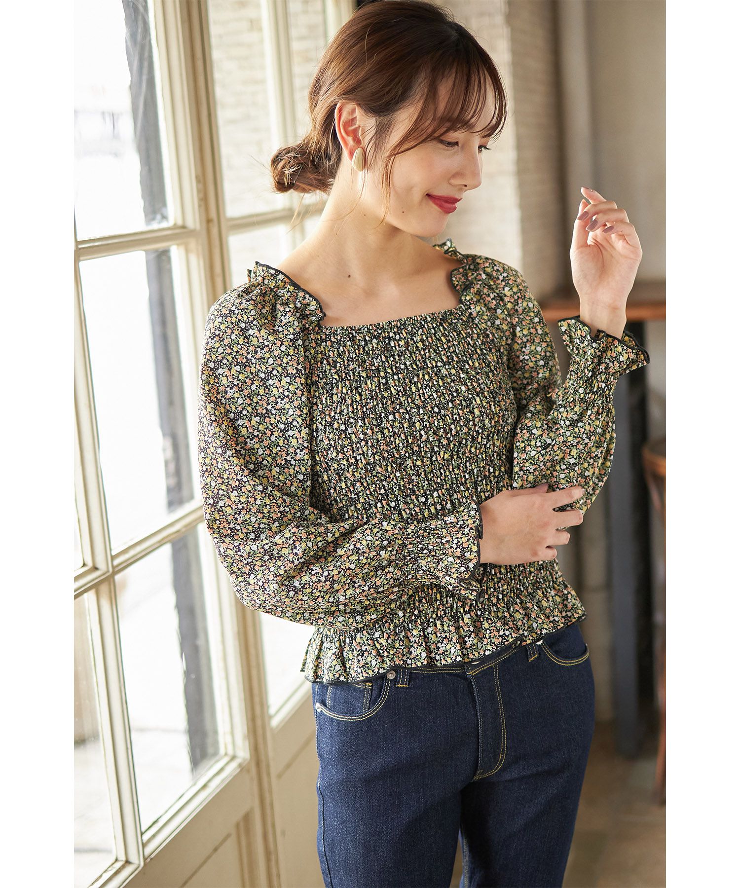 日本 tocco-closet - 歐風碎花方領雪紡上衣-知性黑