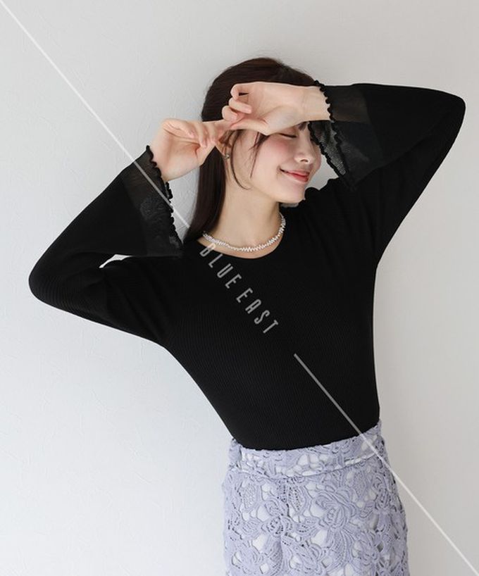 日本 BLUE EAST - 修身羅紋透膚層次喇叭長袖上衣-粉卡其