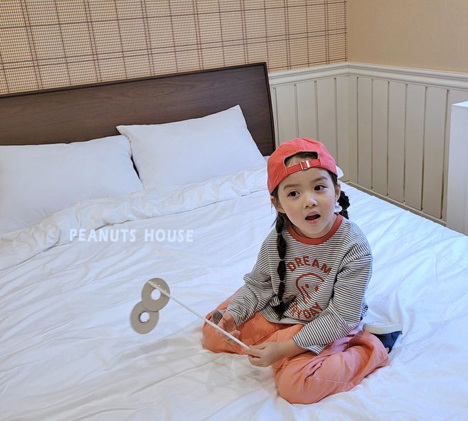 韓國 Peanuts House - 笑臉印細橫紋長袖上衣-紅X綠