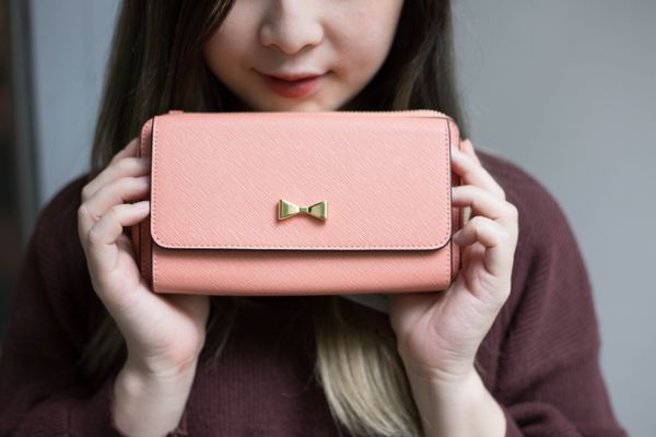 日本 cachecache - 3way蝴蝶結錢夾包-SILGY銀粉x灰