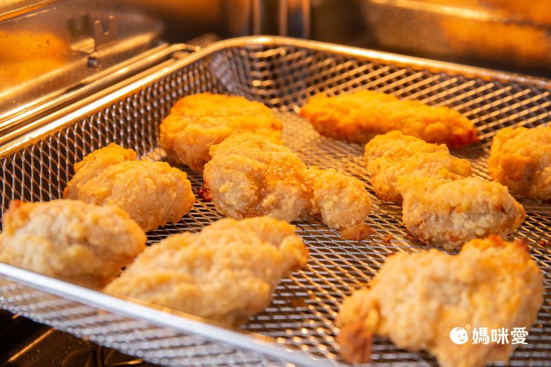 自煮防疫神隊友！14L 容量再進化！ ikiiki 旋風溫控氣炸烤箱