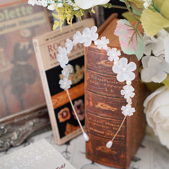 日本 Catherine Cottage - 磨砂優雅花圈造型髮箍-透光白